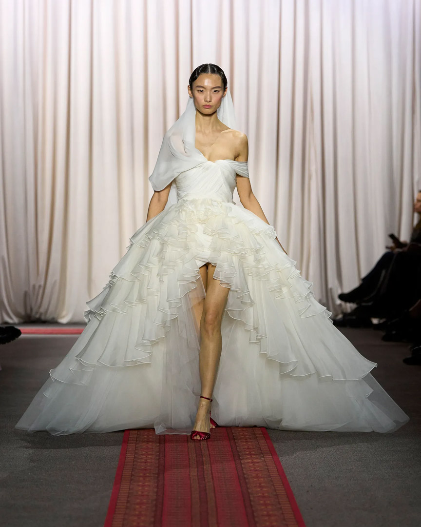 CLASSIC, FLORAL: GIAMBATTISTA VALLI HAUTE COUTURE SPRING/SUMMER 2025