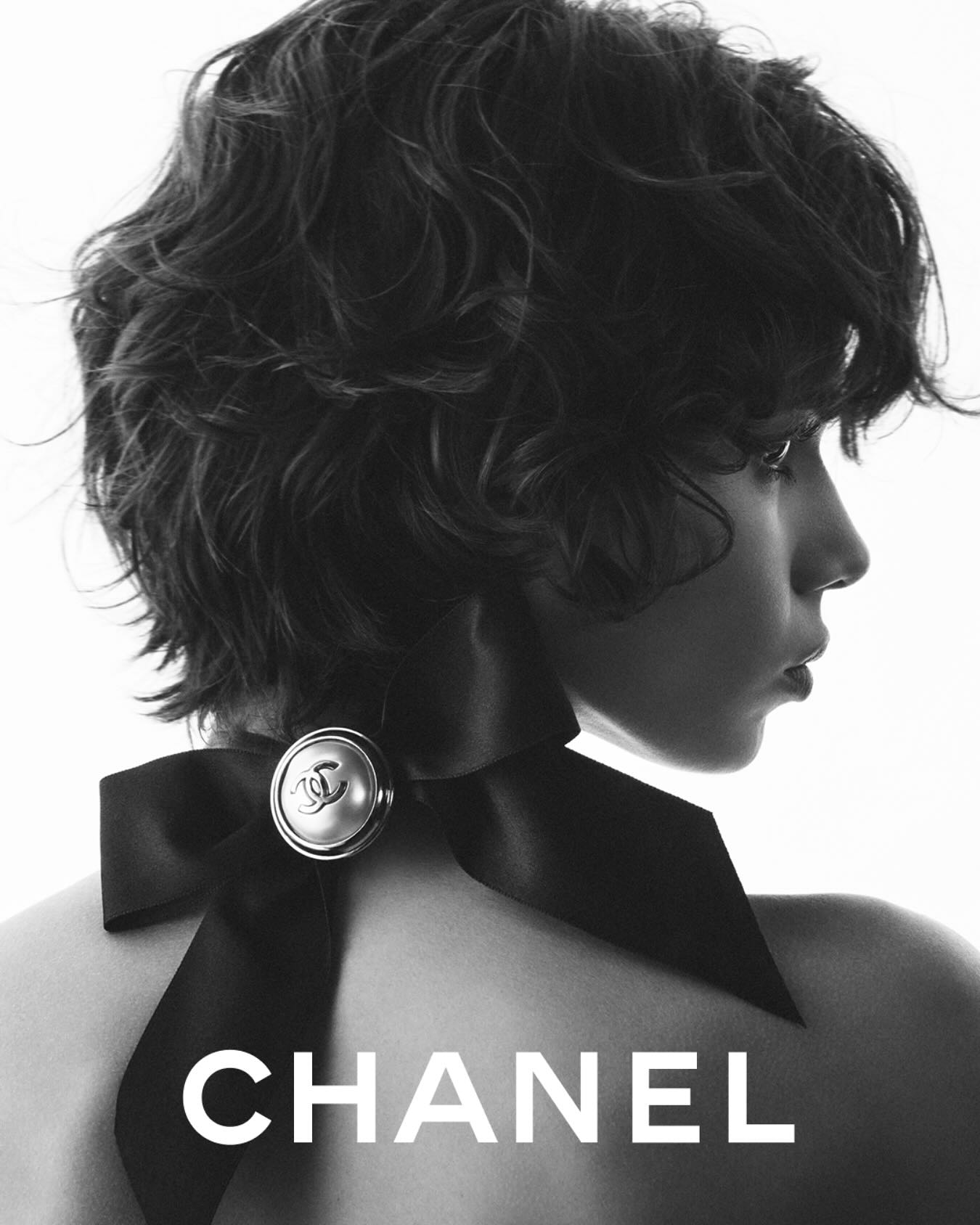 BETWEEN BOWS, PEARLS, AND TWEED: CHANEL RTW FALL/WINTER 2025-26