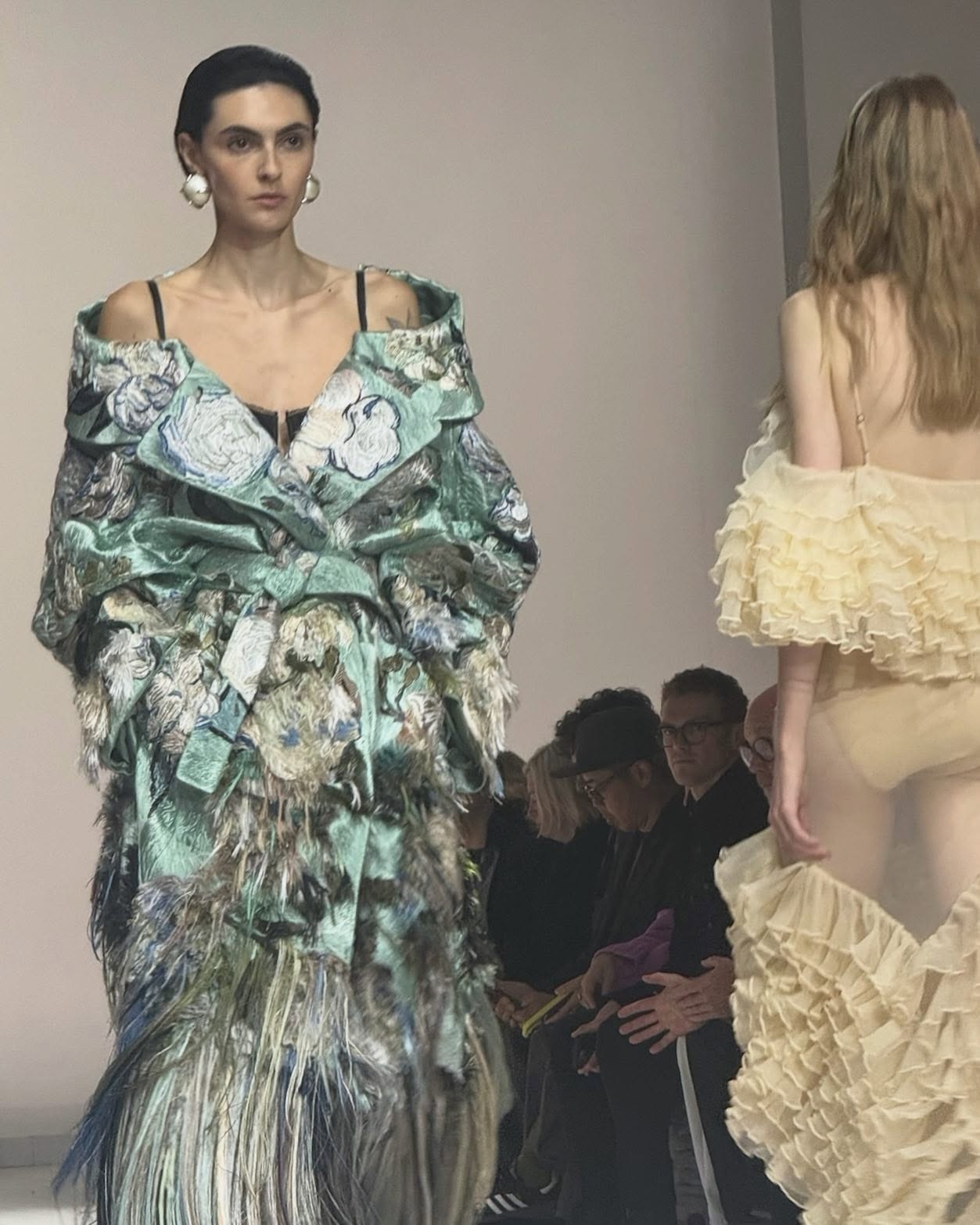 COMFORTABLE AND POWERFUL: THE GIVENCHY WOMAN SS26
