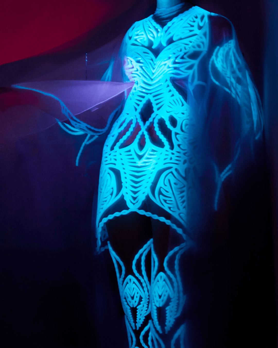 IRIS VAN HERPEN AND HER DIALOGUE WITH THE OCEAN: FASHION WEEK COUTURE FALL 2025