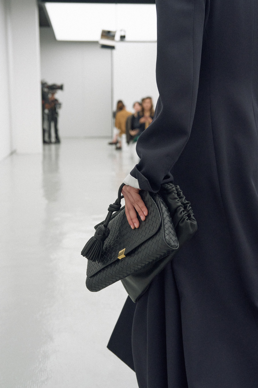 BOTTEGA VENETA SUMMER 2027: WHEN CRAFTSMANSHIP SHEDS ITS ARMOR IN