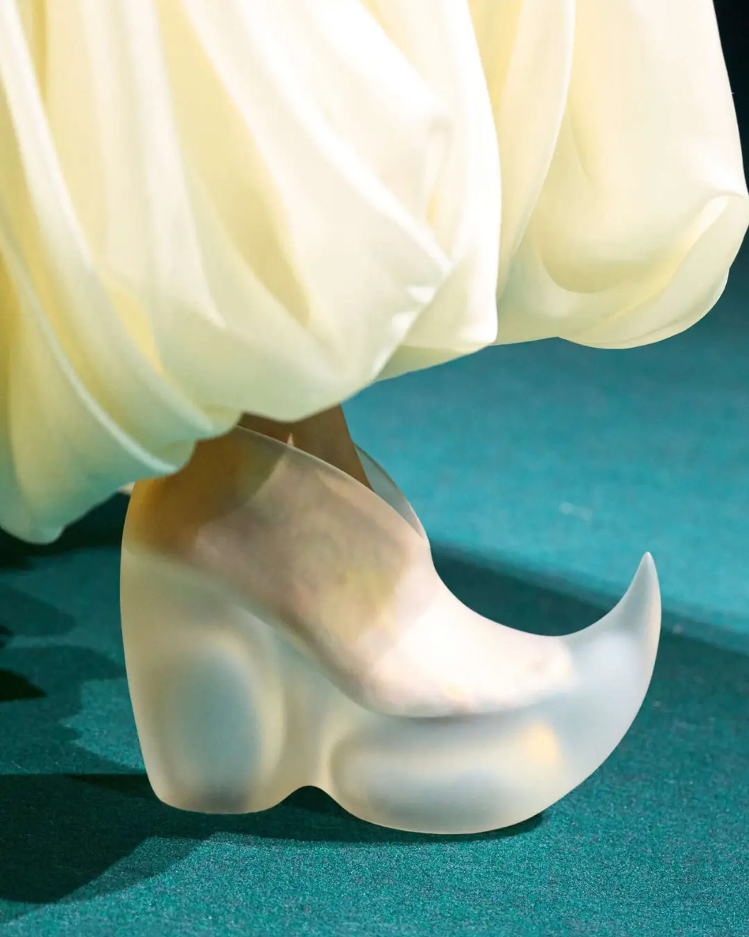 ROBERT WUN SUBMERGED US IN A DARK FAIRYTALE: HAUTE COUTURE FW26